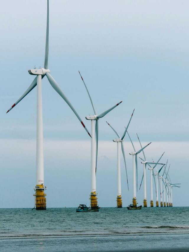 Türkiye’nin 2035’e yönelik en çok konuşulan hedefi, rüzgar ve güneş kurulu gücünü toplam 120 bin MW seviyesine çıkarmak.
