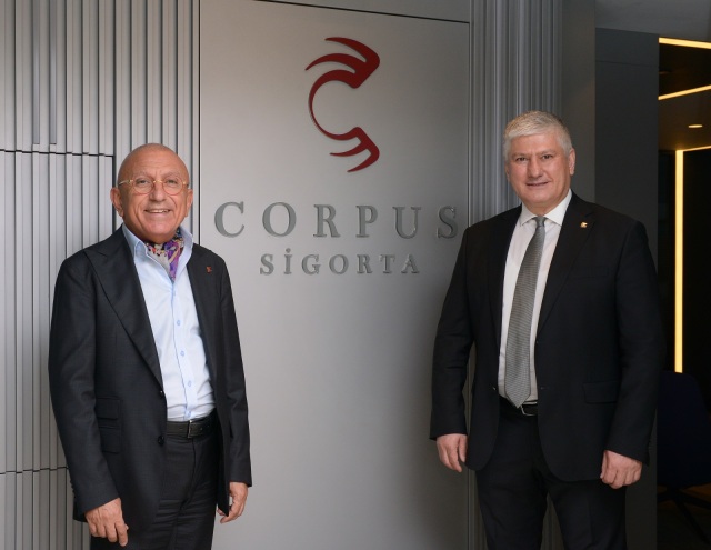 Corpus Sigorta’nın başarısına her alanda dikkat çeken Maher Holding CEO’su Levent Uluçeçen ve Şirket’in Genel Müdürü Ahmet Yaşar.