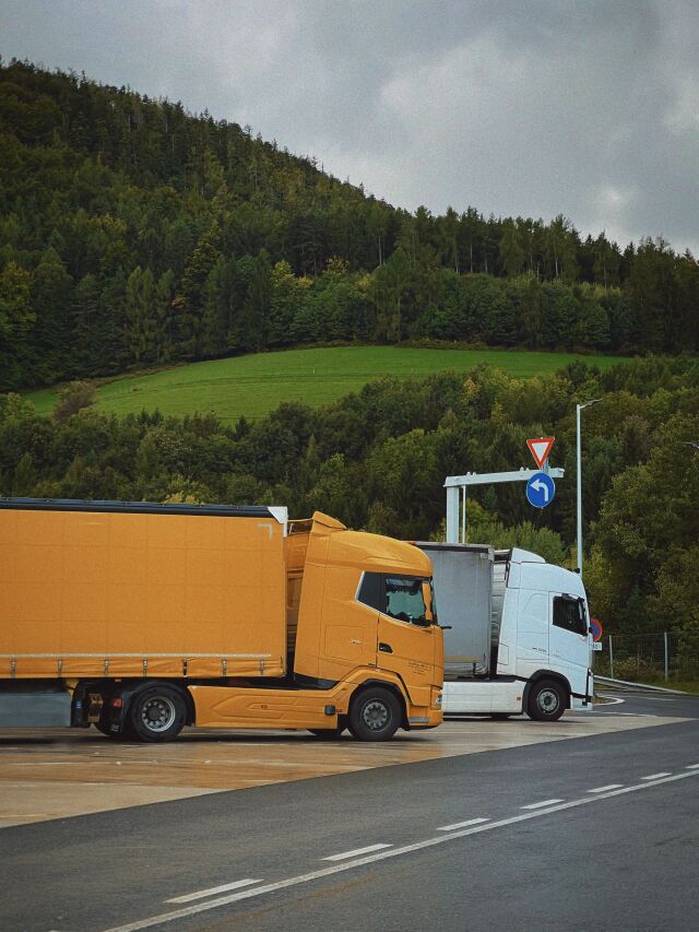Türkiye’de bazı nakliyat ürünlerinde sahte plaka, motor veya şasi numarası kullanılan araçlarla yapılan taşımalar teminat dışında bırakılabiliyor.