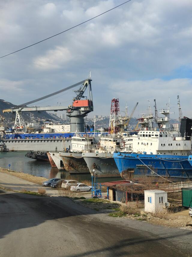 Büyük şehirlerde, limanlarda, enerji tesislerinde ya da veri merkezlerinde yaşanabilecek tek bir kesinti, milyarlarca dolarlık hasar anlamına gelebiliyor.